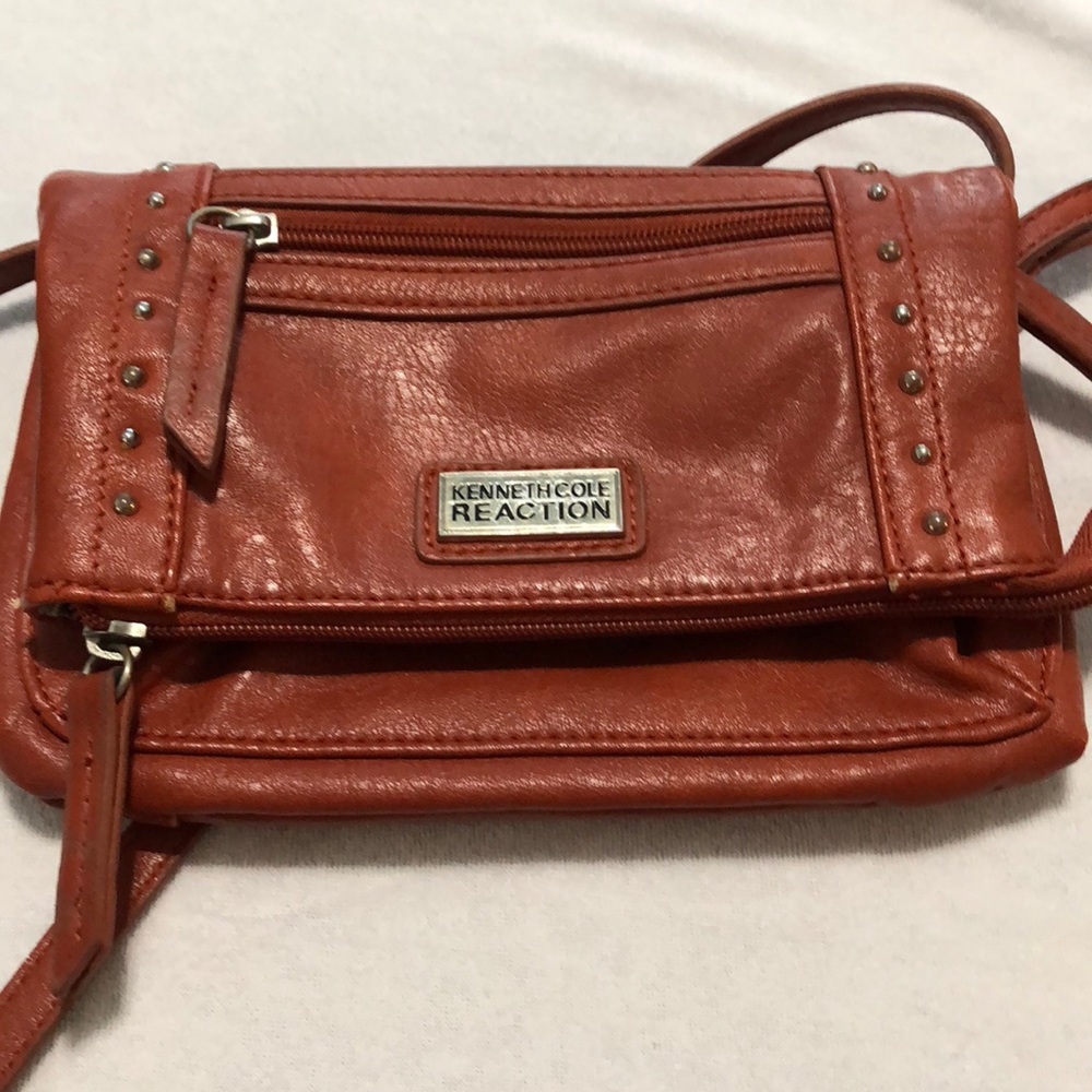 KENNETH COLE CROSSBODY 24" , EUC